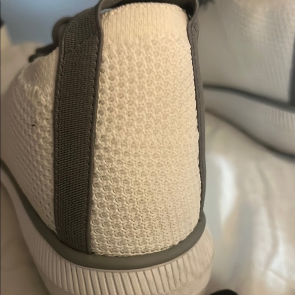 Eileen Fisher white and Gray Renew L Knit Shoes 8.5